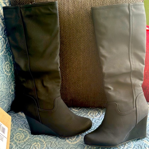 Black mid calf black boots. Size 8 1/2 - Picture 1 of 6